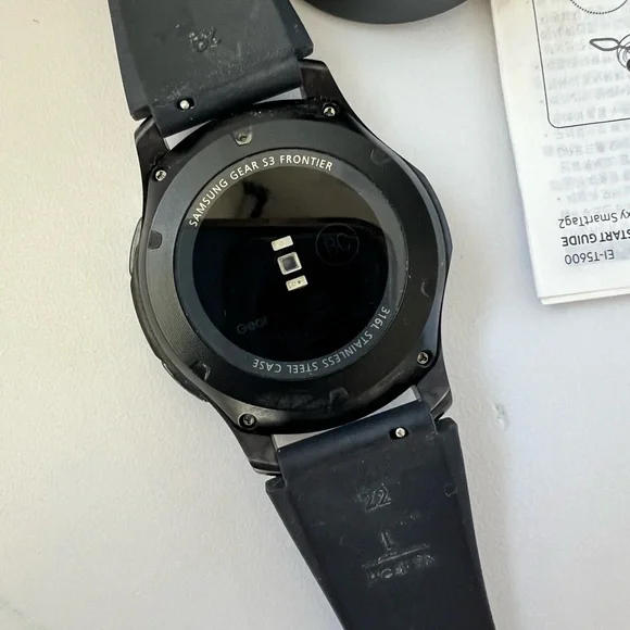 Samsung Gear S3 Frontier in Black with Accessories - Picture 2 of 2